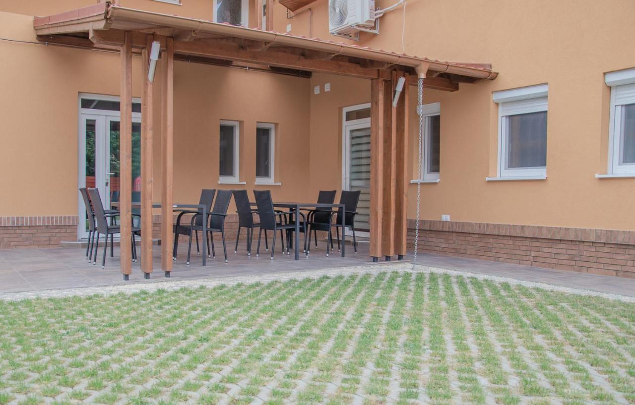 Oros House Apartmanház Orosháza Exteriér fotografie