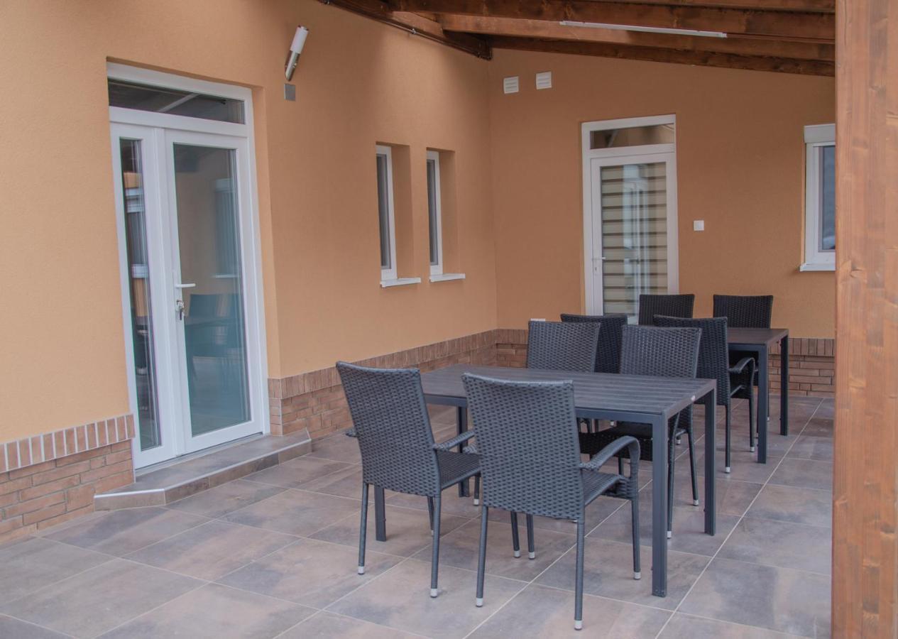 Oros House Apartmanház Orosháza Exteriér fotografie