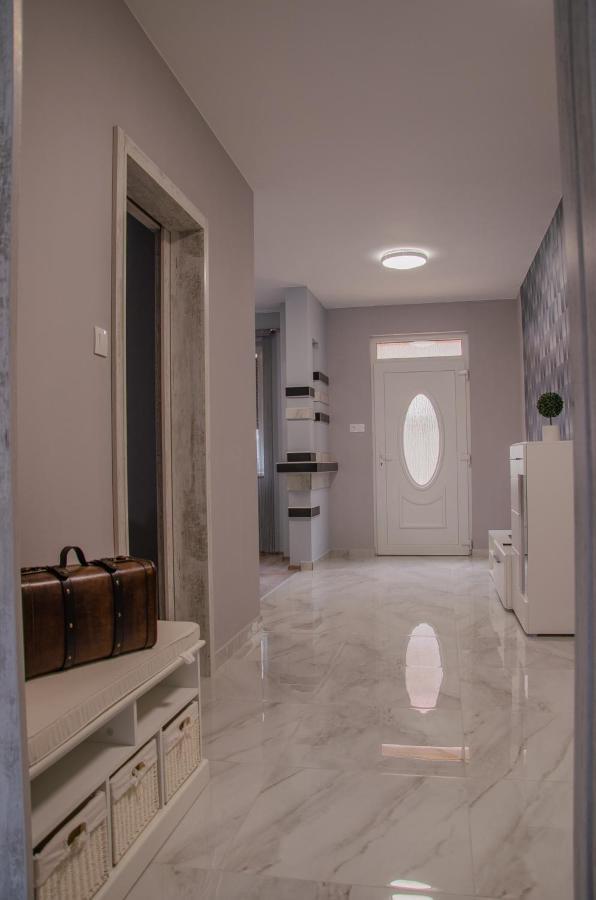 Oros House Apartmanház Orosháza Exteriér fotografie