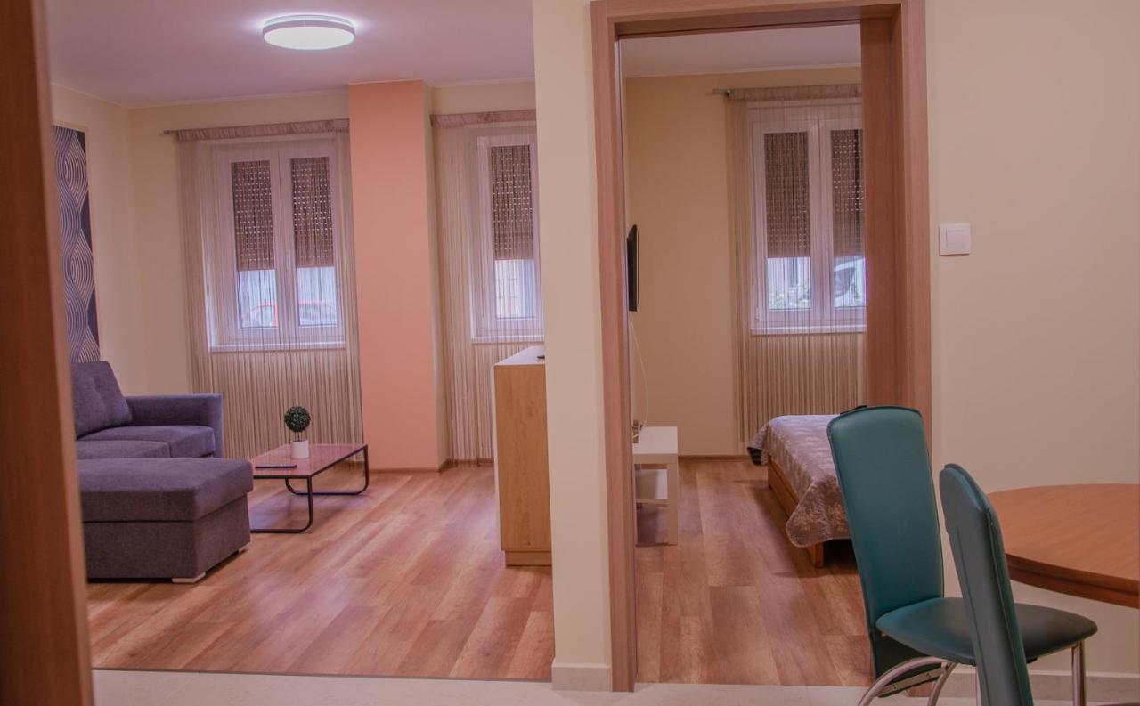 Oros House Apartmanház Orosháza Exteriér fotografie