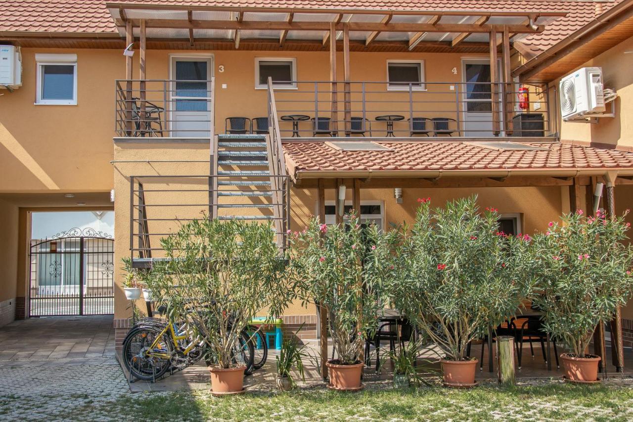 Oros House Apartmanház Orosháza Exteriér fotografie