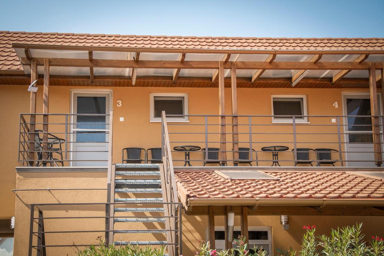 Oros House Apartmanház Orosháza Exteriér fotografie